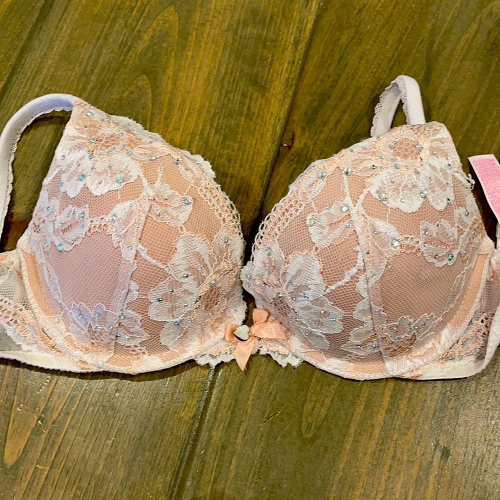 Victoria’s Secret push up 32C